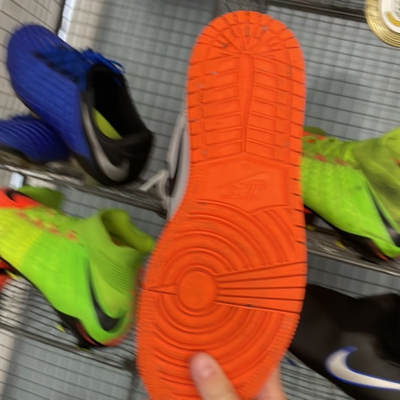 Jordan 1 Electric Orange High GS - Picture 4 of 8